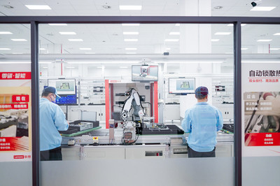联想引领智能制造新纪元 自主研发自动化产线与智能机器人协同发展