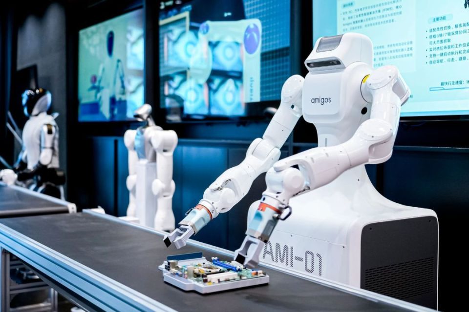 全球首个机器人“体验、销售、维保、服务”综合体启幕，智能机器人生态迎来革新